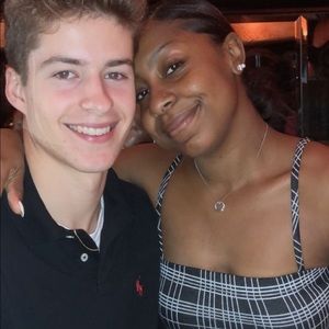 Meet your Posher, Leah